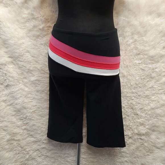 Vintage Lululemon Women's Wide Leg Crop Red White Stripe Size 6 - Picture 1 of 9